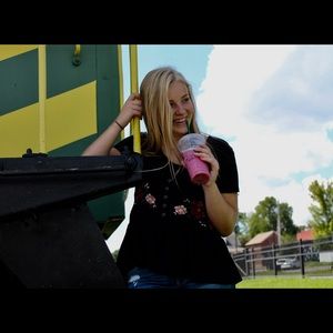 Meet your Posher, Faith